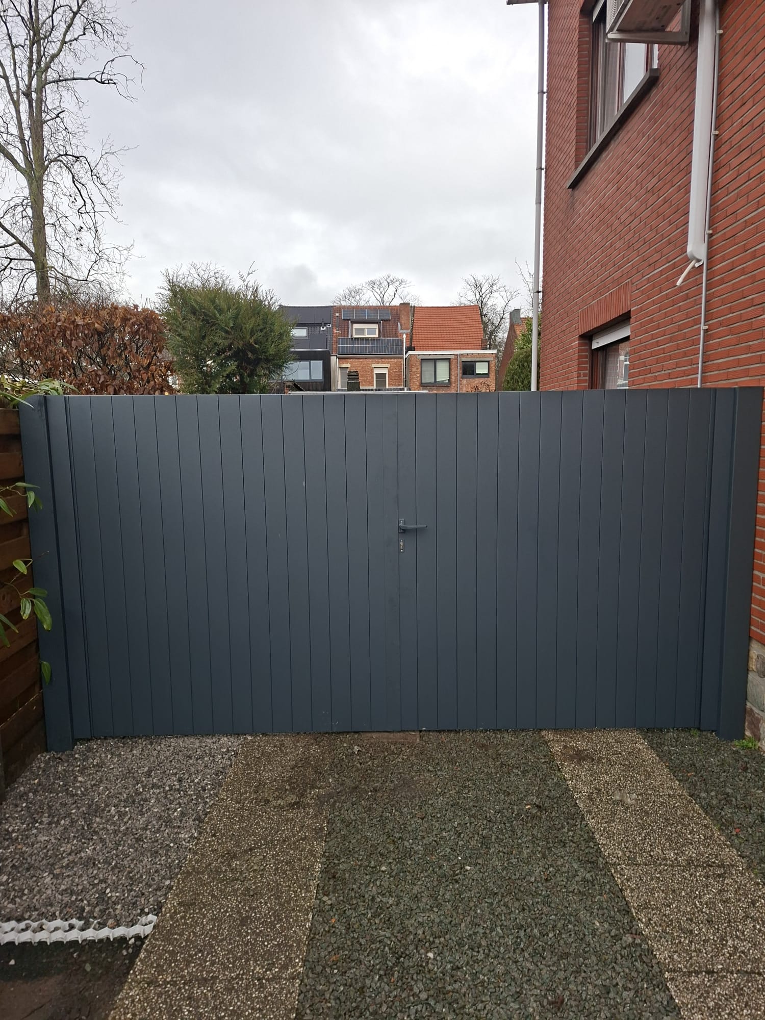 Antraciet dubbele draaipoort vooraanzicht