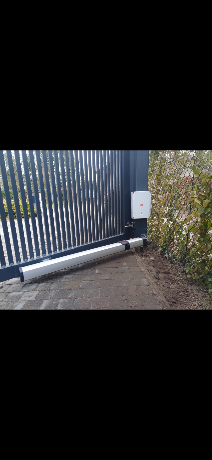 Antracieten draaipoort met BFT motor en stuurkast